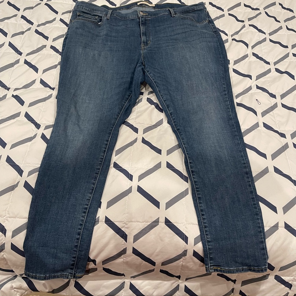 Levi’s 711 Jeans